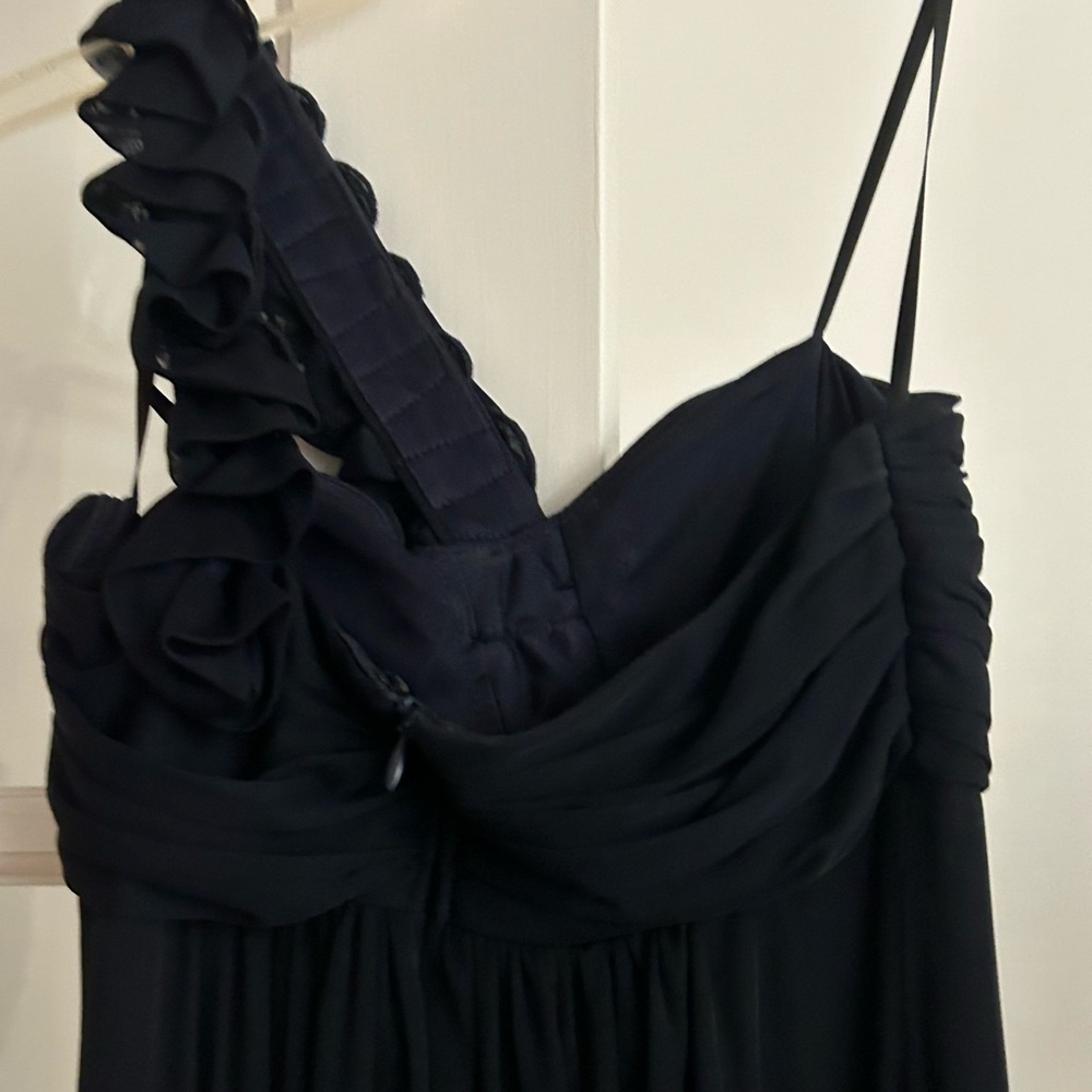 Elegant Ruffled Dress - Picture 4 of 5